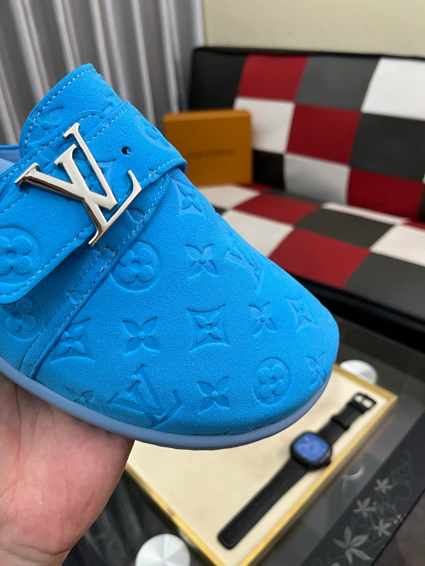 Men's shoes 💰380⌚️⌚️2025 new men's casual sandals and slippers, made of suede cow leather, with Monogram pattern to highlight the trendy style. Adjustable straps illuminated with LV letters, while a resilient insole and micro outsole provide lightweight comfort. Made of suede cow leather with embossed Monogram pattern and brand element metal hardware✅Adjustable straps➕Tough insole‼ ️Micro outsole. Comfortable and easy to wear‼ ️size: 38-446️⃣Colors available